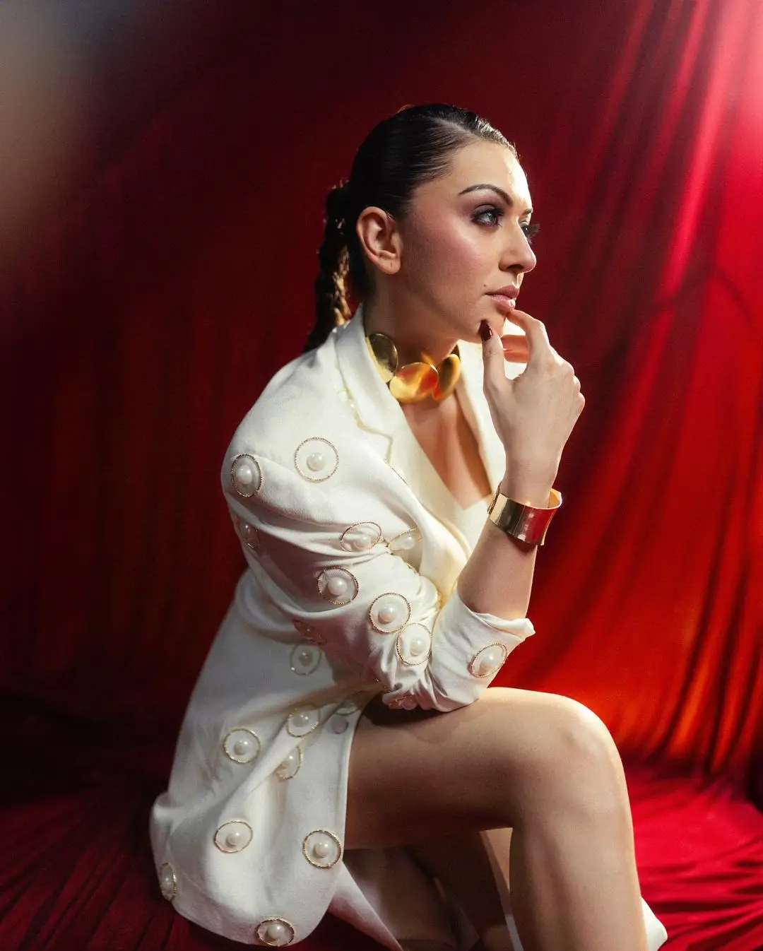 Hansika Motwani Long Legs Show in White Gown